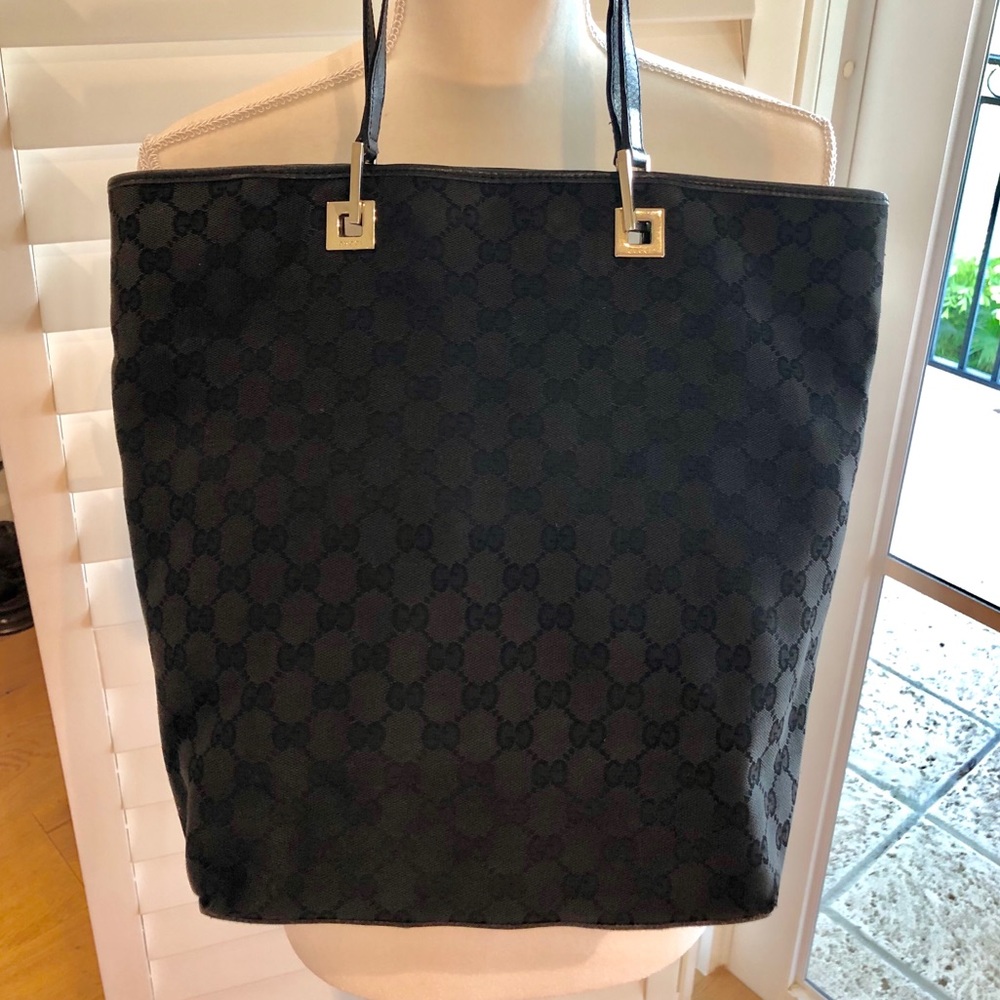 Gucci GG Medium Black Bucket Tote Bag